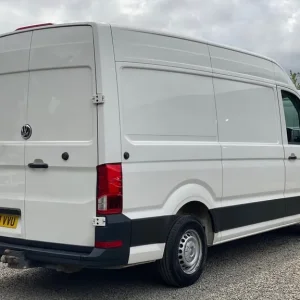 2018 Volkswagen Crafter 2.0 TDI CR35 BlueMotion Tech Trendline FWD MWB High Roof Euro 6 (s/s) 5dr... - Image 5