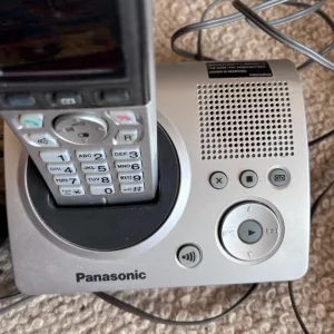 Panasonic cordless landline telephone with 5 extensions - Image 3