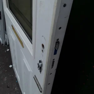 Aluminum door with beutiful coloured glass - Image 3