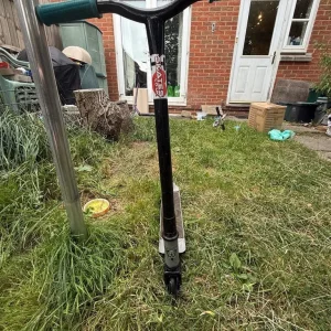 Grit Scooter Black & Silver - Image 3