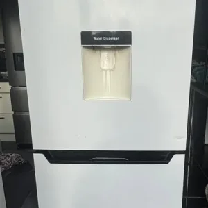 Hisense fridge freezer - Image 2
