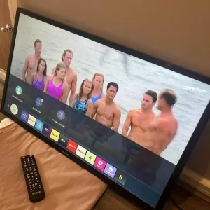 Ex display Samsung 32 inch HD tv with wi fi immaculate like new RRP £249.. £100 - Image 2