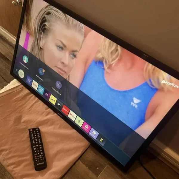 Ex display Samsung 32 inch HD tv with wi fi immaculate like new RRP £249.. £100