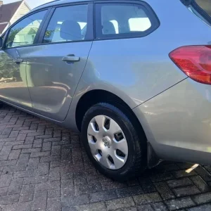 Vauxhall, ASTRA, Estate, 2012, Manual, 1686 (cc), 5 doors - Image 3