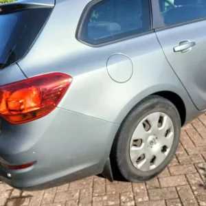 Vauxhall, ASTRA, Estate, 2012, Manual, 1686 (cc), 5 doors - Image 4
