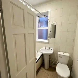 Shared room available now Postcode LU3 1JE - Image 6