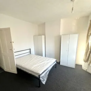 Shared room available now Postcode LU3 1JE