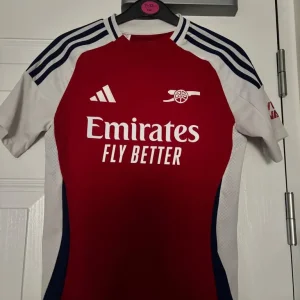 Kids arsenal shirt 11/12 years