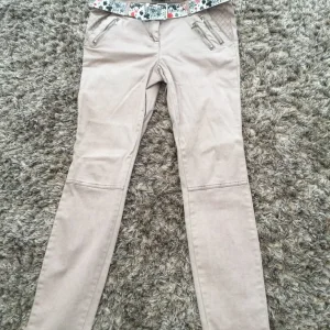 NEXT size 12L jeans with belt & zip details £3. Tqy