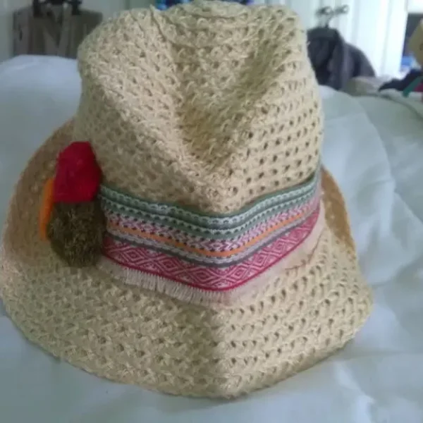 SUMMER STRAW HAT - BRAND NEW