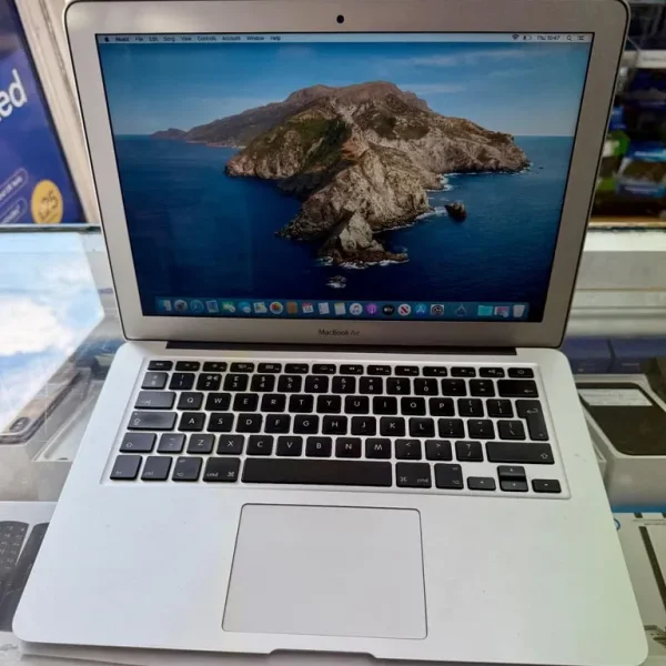 Apple MacBook Air A1466 13 Mid 2012 128GB SSD 4GB RAM intel Core i5 Mac OS Catalina 10.15.7