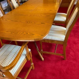 Oak dining table 2 carvers 4 chairs display unit - Image 4