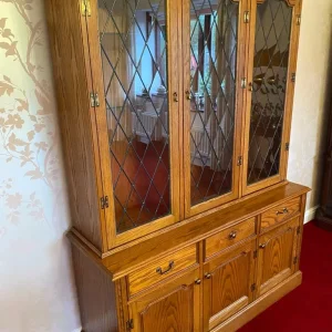 Oak dining table 2 carvers 4 chairs display unit - Image 7