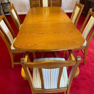Oak dining table 2 carvers 4 chairs display unit