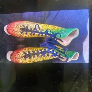 A ROLLER SKATE IN RASTA COLOURS £100 POUNDS ( uk size 8. )l - Image 2