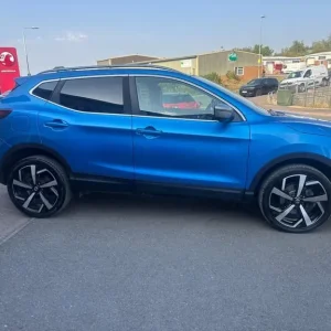 2017 Nissan Qashqai Tekna+ 1.6 DIG-T 163PS HATCHBACK Petrol Manual - Image 4