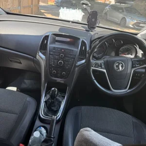Vauxhall, ASTRA, Hatchback, 2012, Manual, 1598 (cc), 5 doors - Image 5