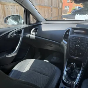 Vauxhall, ASTRA, Hatchback, 2012, Manual, 1598 (cc), 5 doors - Image 8