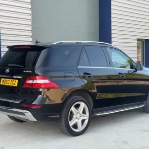 MERCEDES-BENZ ML350 AMG SPORT 3.0 CDI DIESEL BLUETEC 4X4 AUTO 2014 [63] BLACK - Image 4