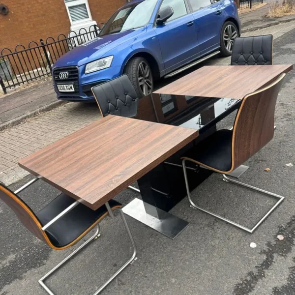 Walnut and black high gloss table and 4 chairs