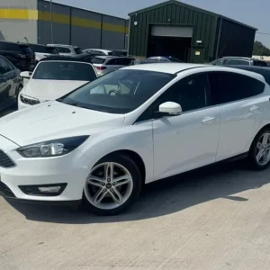 2015 Ford Focus 1.0T EcoBoost Zetec Euro 6 (s/s) 5dr HATCHBACK Petrol Manual - Image 3
