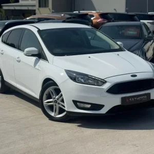 2015 Ford Focus 1.0T EcoBoost Zetec Euro 6 (s/s) 5dr HATCHBACK Petrol Manual - Image 5