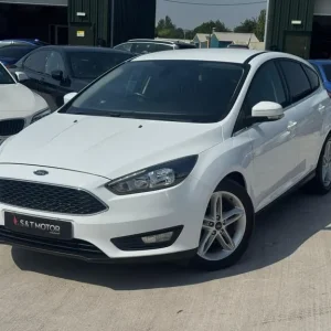 2015 Ford Focus 1.0T EcoBoost Zetec Euro 6 (s/s) 5dr HATCHBACK Petrol Manual - Image 6