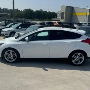 2015 Ford Focus 1.0T EcoBoost Zetec Euro 6 (s/s) 5dr HATCHBACK Petrol Manual - Image 8