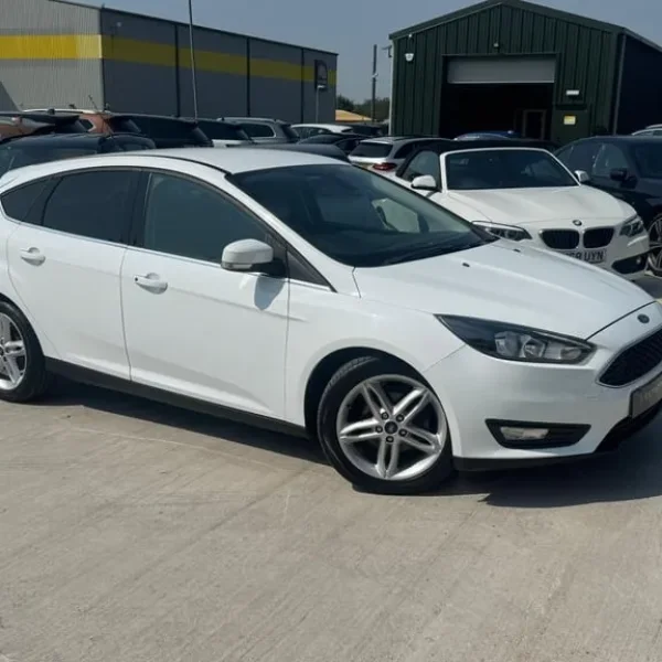 2015 Ford Focus 1.0T EcoBoost Zetec Euro 6 (s/s) 5dr HATCHBACK Petrol Manual