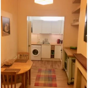 Bright 2 bed flat great location near aberdeen uni & ARI - Image 2