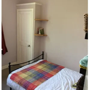 Bright 2 bed flat great location near aberdeen uni & ARI - Image 6