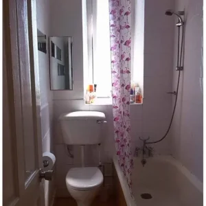 Bright 2 bed flat great location near aberdeen uni & ARI - Image 8