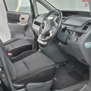 Toyota voxy/noah 2.0 automatic 4 x new tyres 8 seater japanese import 08 - Image 5