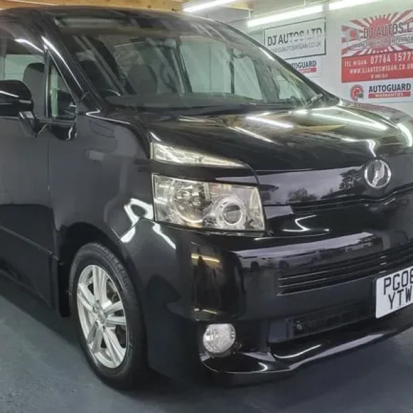 Toyota voxy/noah 2.0 automatic 4 x new tyres 8 seater japanese import 08
