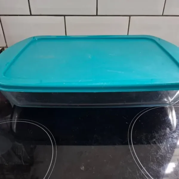 Large pyrex dish with handles and lid