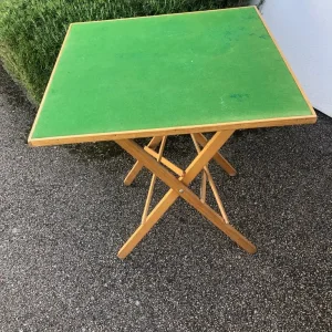 Foldable games table