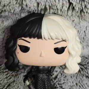 Disney Cruella De Vil Pop Vinyl Figure - Image 3