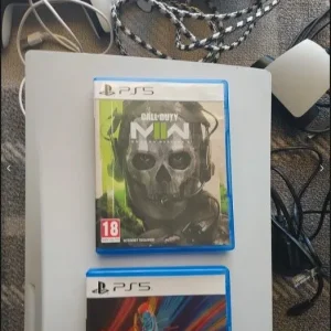 PS5 - 1 TB disc edition - 2 controllers - 2 games - ALL CABLES - Image 2