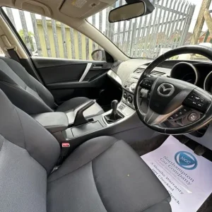2010 Mazda Mazda3 1.6 Takuya Euro 5 5dr HATCHBACK Petrol Manual - Image 3