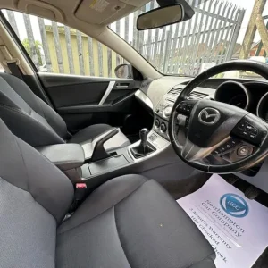 2010 Mazda Mazda3 1.6 Takuya Euro 5 5dr HATCHBACK Petrol Manual - Image 4