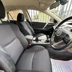 2010 Mazda Mazda3 1.6 Takuya Euro 5 5dr HATCHBACK Petrol Manual - Image 5