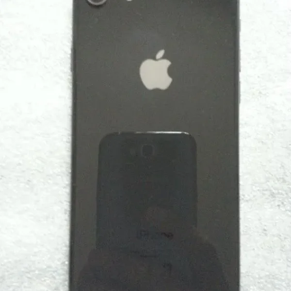 Apple iPhone 8 (64GB) *UNLOCKED* in Perfect Working Condition