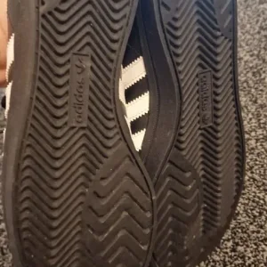 Adidas Trainers size 5 - Image 3