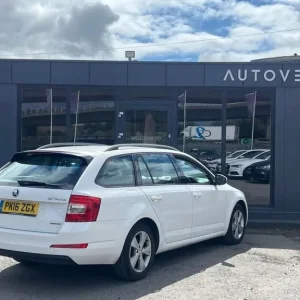 2016 Skoda Octavia 1.6 TDI GreenLine III Estate 5dr Diesel Manual Euro 6 (s/s) (110 ps) Estate Di... - Image 4