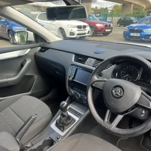 2016 Skoda Octavia 1.6 TDI GreenLine III Estate 5dr Diesel Manual Euro 6 (s/s) (110 ps) Estate Di... - Image 6