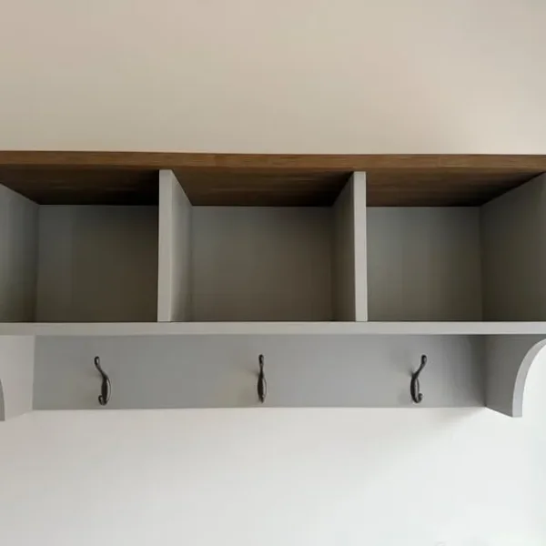 Wall-Mounted Coat Hooks with Shelf – Functional & Full of Potential
