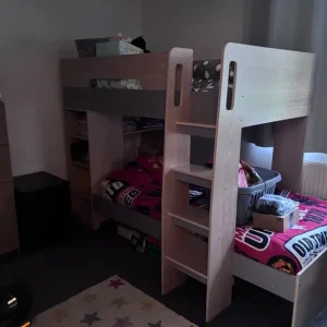 Soild bunk bed. - Image 2