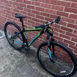 Speacialized hard rock sport - Image 4