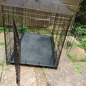 LARGE BLACK STEEL DOG CAGE FOR SALE (Approximate dimensions L. 36 W. 24 H. 25 inches) - Image 3