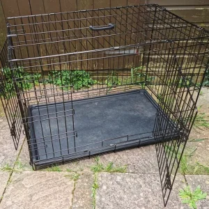 LARGE BLACK STEEL DOG CAGE FOR SALE (Approximate dimensions L. 36 W. 24 H. 25 inches) - Image 7